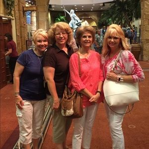 Meet your Posher, Carla