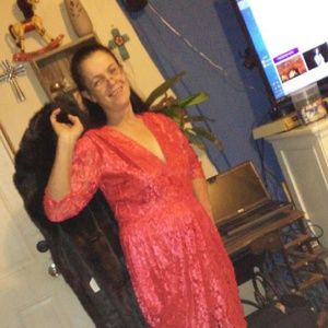 Meet your Posher, Larissa