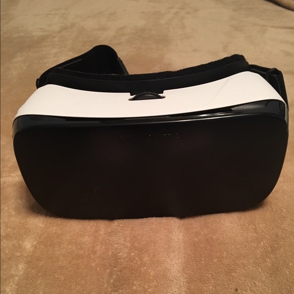 Samsung Gear VR. Like new. (Without box). SOLD!!! - Picture 1 of 3