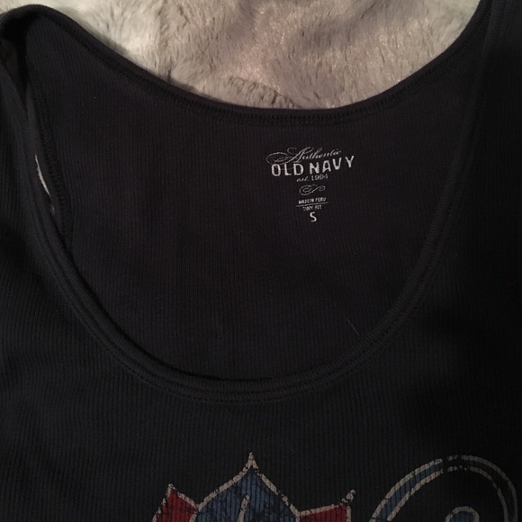 Two old navy tanks - Picture 2 of 3