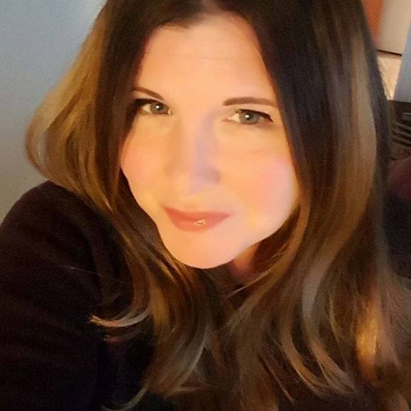 Meet your Posher, Maura