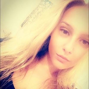 Meet your Posher, Eveline