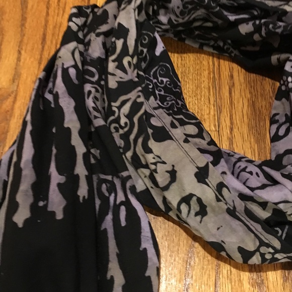 Scarf - Picture 2 of 3