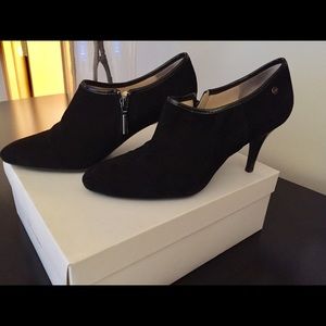 Shoe booties