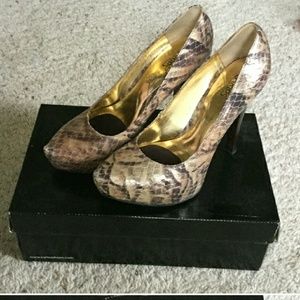 Carlos Santana pumps