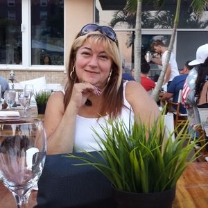 Meet your Posher, Iris