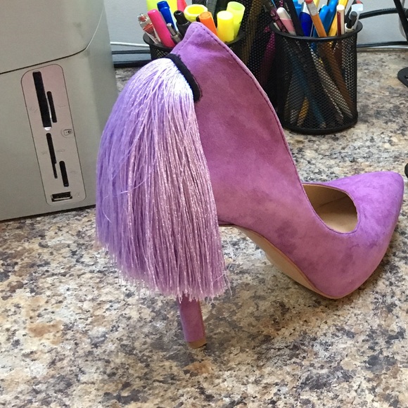 Purple suede shoes with tassel. - Picture 1 of 1
