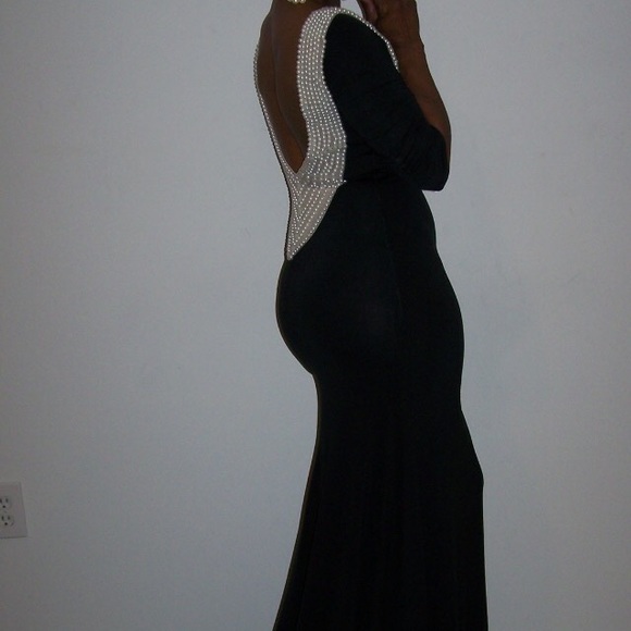 Black gown with pearls in the front and back. - Picture 2 of 2