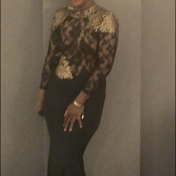 Black and gold gown backless with a train - Picture 1 of 4