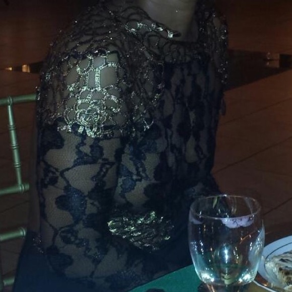 Black and gold gown backless with a train - Picture 4 of 4