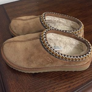 UGG Tasman Slipper in Chestnut