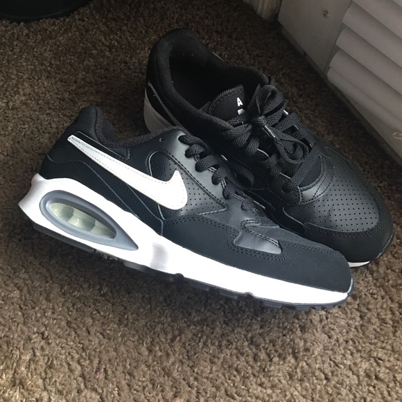 Nike Shoes - Nike Air Max Sneaker