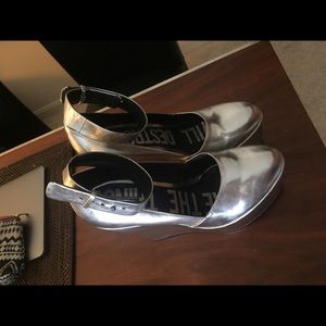 Beautiful platforms "Desire the Things"