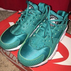 WMS Nike Huaraches 👟👟