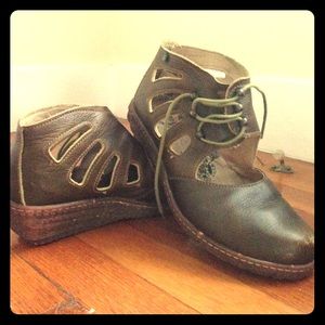 El naturalista shoes green size 9.5
