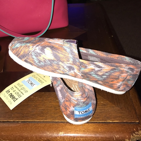 Beautiful Toms - Picture 2 of 3