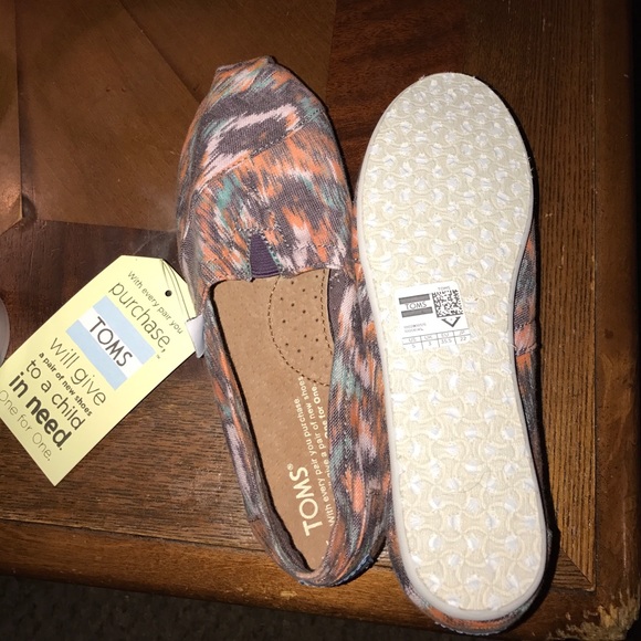 Beautiful Toms - Picture 3 of 3