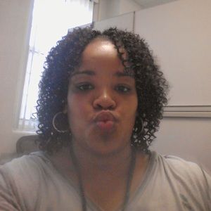 Meet your Posher, Lenora