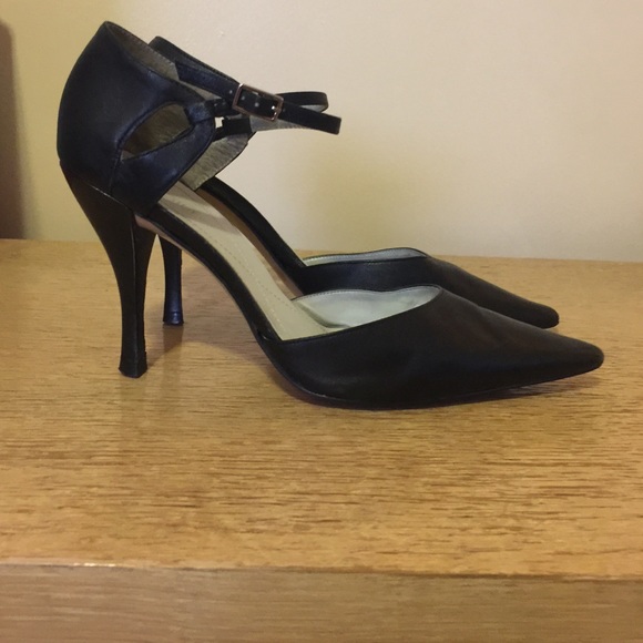 Black pointed toe heel with straps