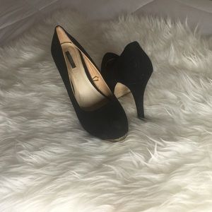 Black Pumps
