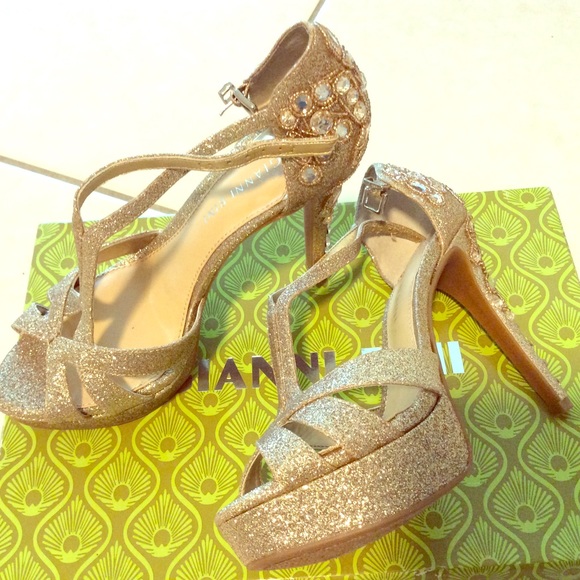 Never used, beautiful party heels!