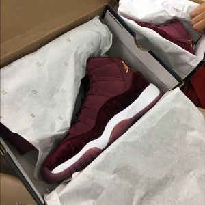 jordan 11 maroon / gold