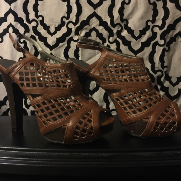 NWOT Candies Heel