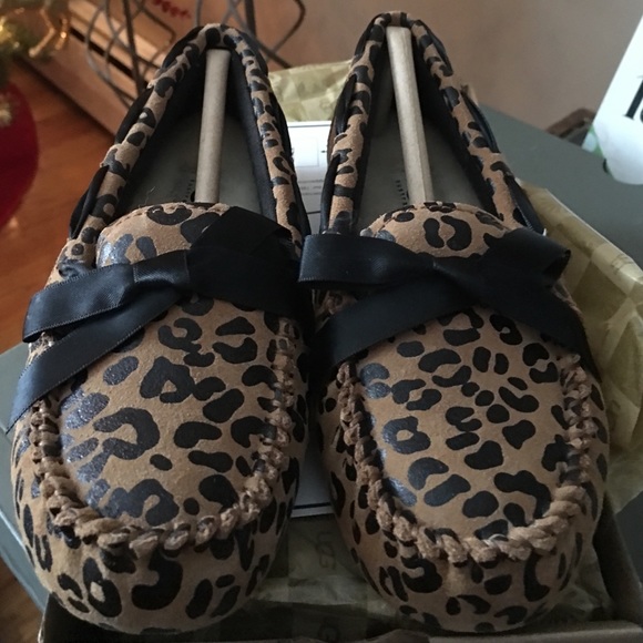 Girls Uggs slippers  NWT - Picture 2 of 4