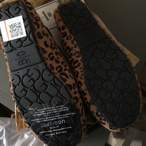 Girls Uggs slippers  NWT - Picture 3 of 4