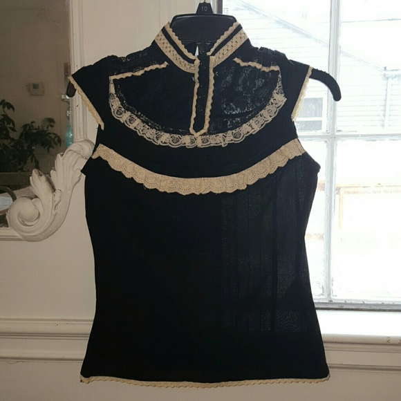 Super cute victorian style shell from H&M