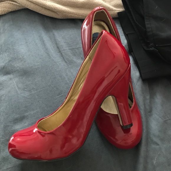 👠Patent leather red heels