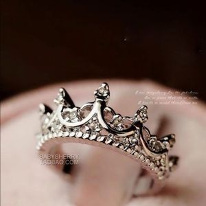 Crown ring size 6