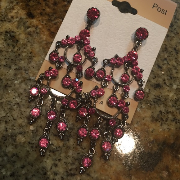 Jewelry - Never been worn. Pink chandelier earrings