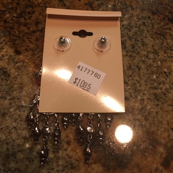 Never been worn. Pink chandelier earrings - Picture 3 of 3
