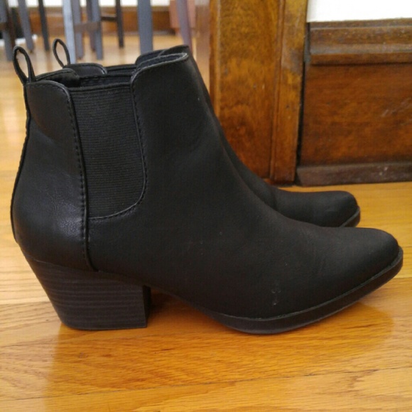 BLACK BOOTS 👢