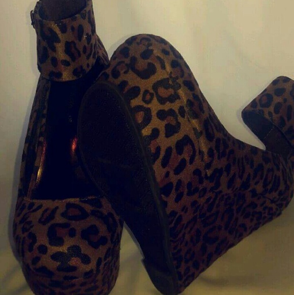 Cheetah designed WEDGES - Picture 1 of 3