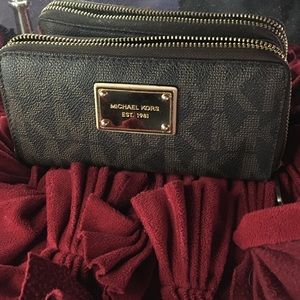 Michael kors wallet