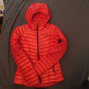 Lightweight Mountain Hard Wear Jacket (goose down)