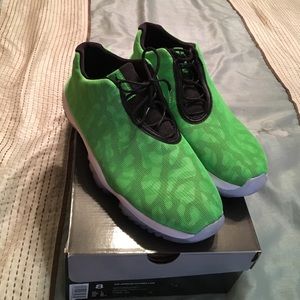 Jordan future lows size 8