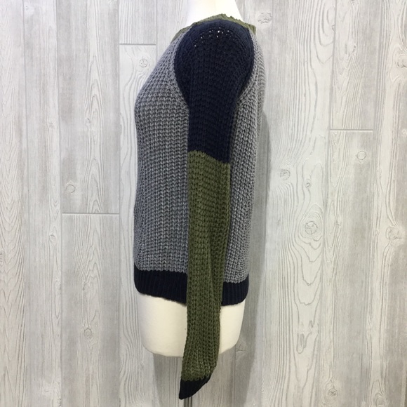 Contrast Colorblock Sweater - Picture 3 of 4