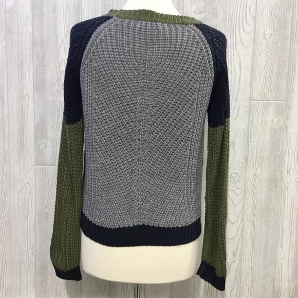 Contrast Colorblock Sweater - Picture 4 of 4