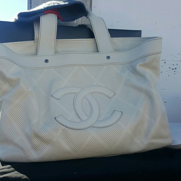 Medium size 100% authentic chanel bag