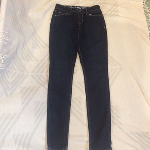 Never been worn dark wash skinny jeans