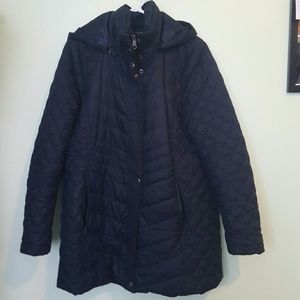 Dark blue puffer jacket with detachable hood