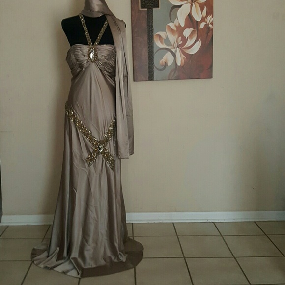 Evening Gown - Picture 4 of 5