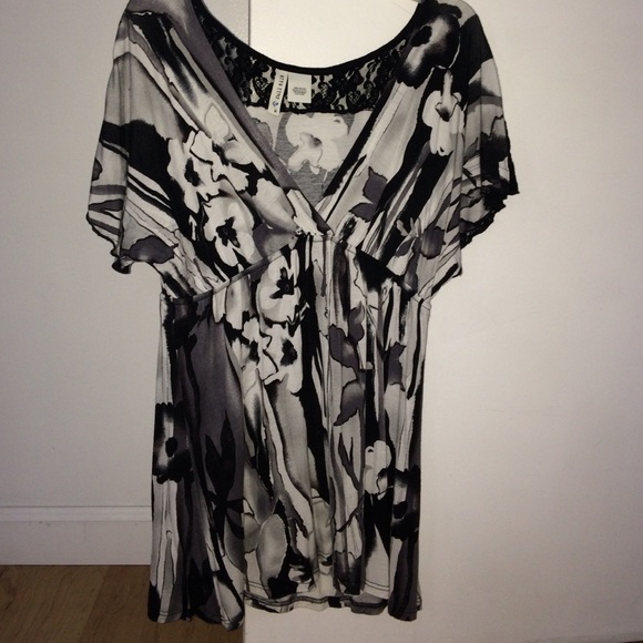 Full Tilt Gray Scale Top