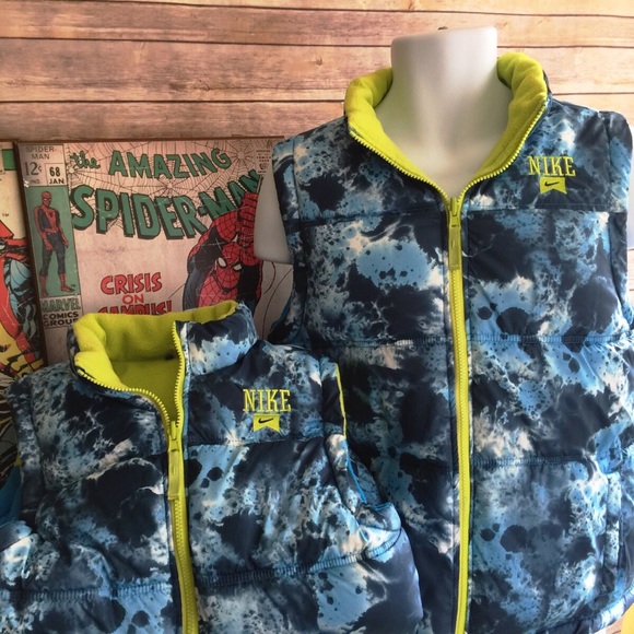 NWOT Pair of Youth Lg Nike Puffer vests - Picture 2 of 4