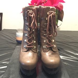 🎄<Jennifer Lopez Lace boots