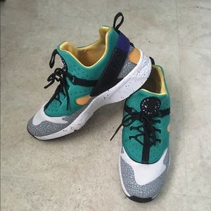 Nike Air Haurache utility "hologram"