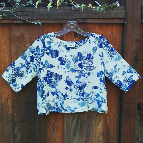 White and Blue Sam & Lavi 3/4 Sleeve Top - Picture 1 of 4